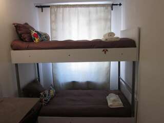 Хостелы Level Hostel Бухарест Кровать в общем двухместном номере для женщин-7