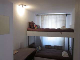 Хостелы Level Hostel Бухарест Кровать в общем двухместном номере для мужчин и женщин-8